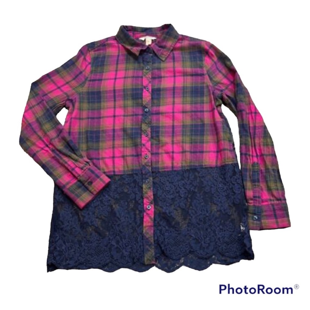Ladies long sleeve plaid button up shirt w/ lace accent.